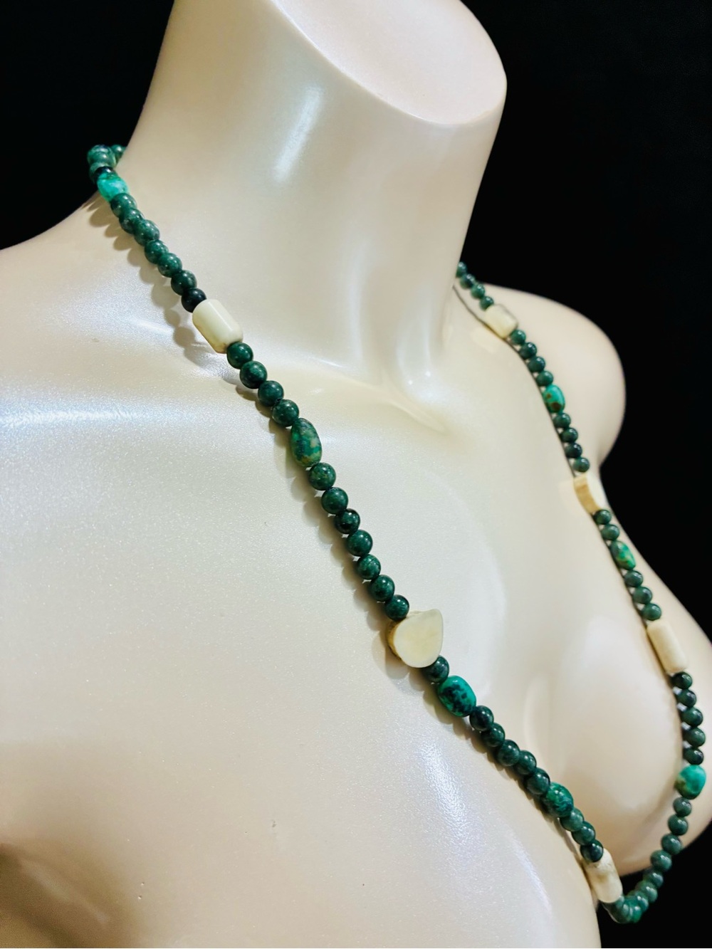 Green Natural Stone Beaded Necklace Cream Accents Toggle Clasp Easy Boho Chic - Picture 10 of 13